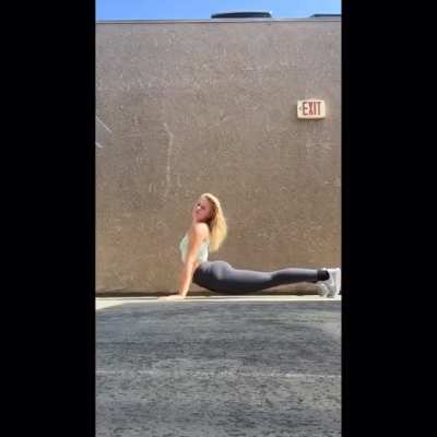 She is so flexible even with her big ass