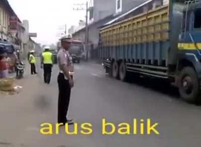 Arus balik. Hati2 ya redditors