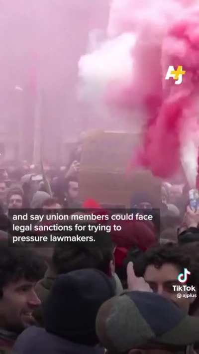 THE EXACT ENERGY WE ALL NEED !!! WORKERS OF WORLD UNITE !