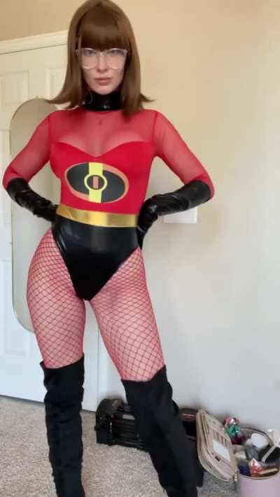 Mrs. Incredible (@oli<wbr>viama<wbr>ebae_<wbr>_) [The Incredibles]