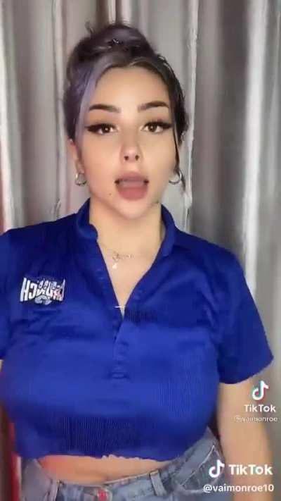 Cómo siempre mostrando las tetas