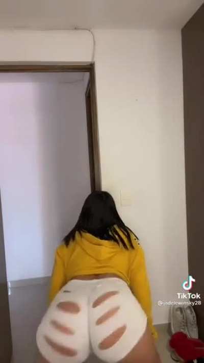 Sexy ass in sexy shorts pt.1