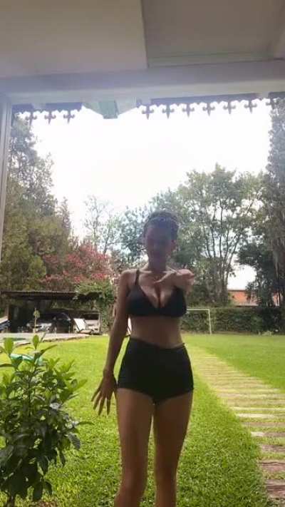 Maia Cernadas (@mai<wbr>acern<wbr>adas)