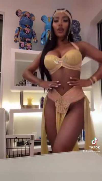 Gallienne Nabila (@gallienneee) [Instagram]