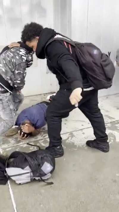 8th grader gets jumped by 2 kids for talking about the white kid’s mom
