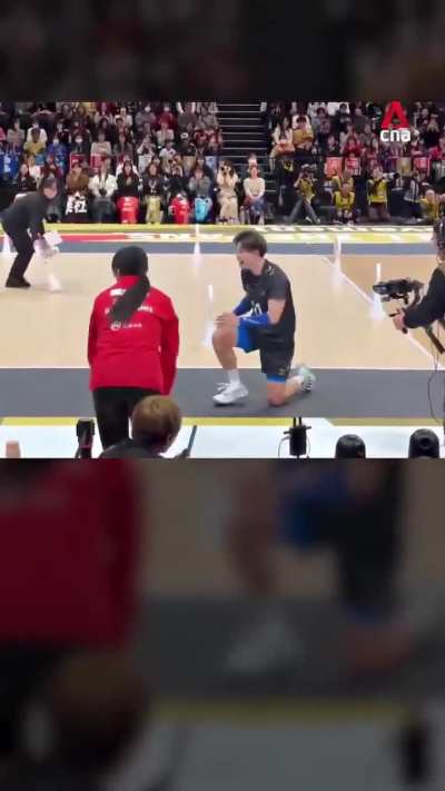 Japanese Volleyball Star goes viral for the way he apologized