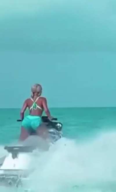 🌊🍑