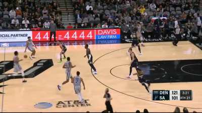 [Highlight] Facu Campazzo with the behind-the-head pass for the open corner 3!