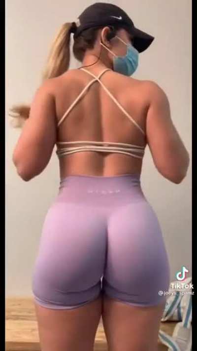 She doesn’t skip leg day