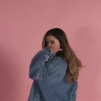 Anitta vendendo lingerie
