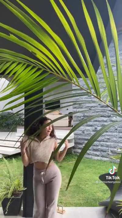 Yassi Pressman