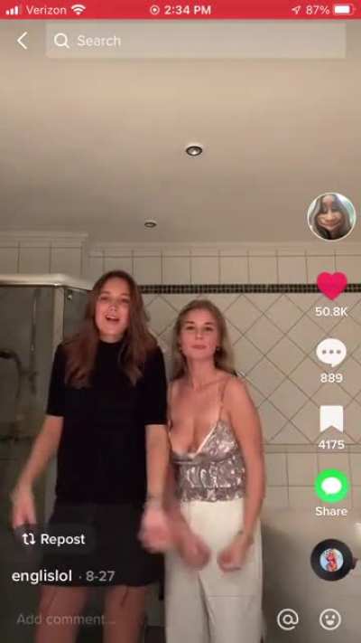 Anyone know who is on the right? 🤤 Can’t find it in the comments sadly and it’s the posters only video with her :/ most of the comments appear to be in German or something too haha