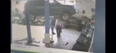 Mechanics fail to evenly distribute weight of an SUV. They raise the SUV without conducting a bump test first. They go under the vehicle with the customer and it falls! They narrowly escaped certain death with no injuries.