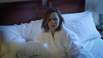 Emilia Clarke buttplug scene