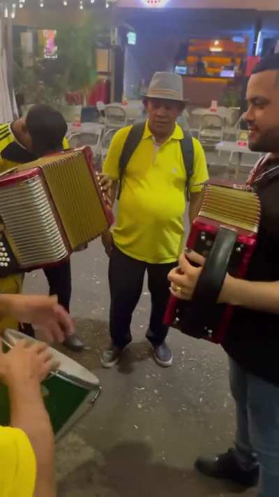 🇨🇴🇩🇴🪗