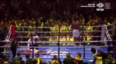Anthony Joshua knocks out Francis Ngannou 