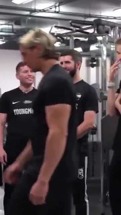 This is the strongest man on Earth. (original vid in the comments)
