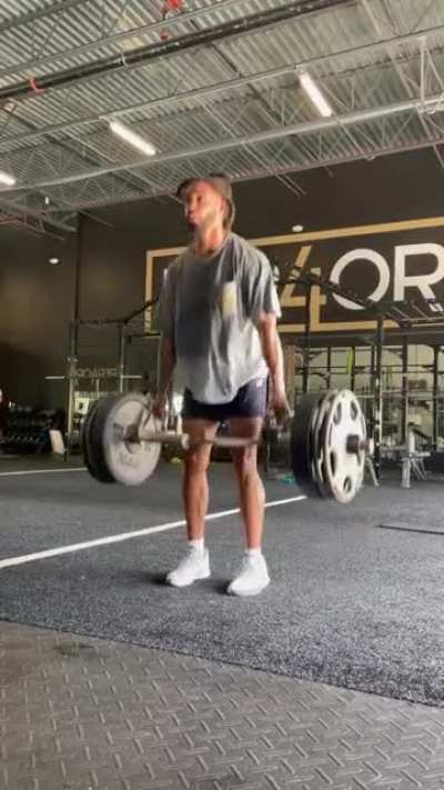 WR #1 getting that work in with Tua's trainer 🐬 ☝