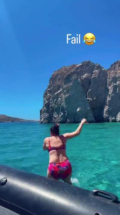 Kelly jumping in the sea - insta stories 01/08/24