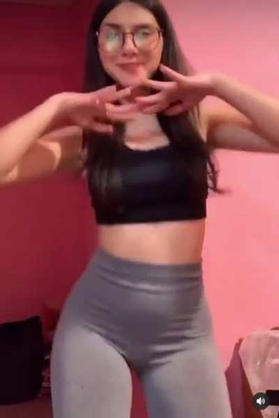 CUTE PHAT BUTT