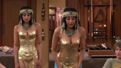 Noureen DeWulf