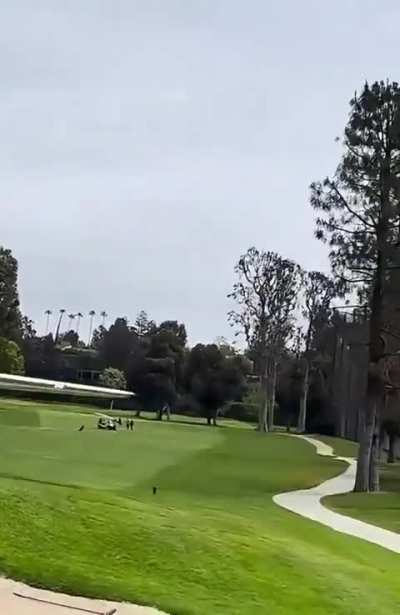 Cessna 172 makes an emergency landing at the Riviera Country Club in Pacific Palisades