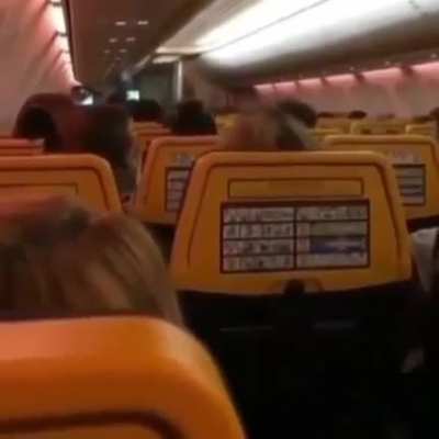 Pilot announces Euro2020 winner during flight (11 June 2021 - FR4041 - from Porto to Bergamo)