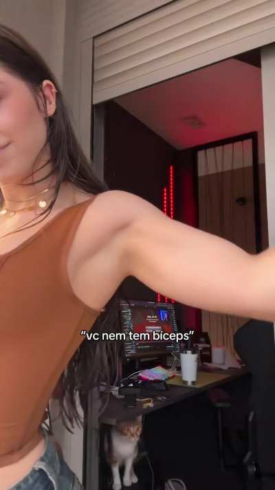 Sofia Espanha (@sosotriste - @sofi<wbr>aespa<wbr>nha)h<wbr>er muscles 💪