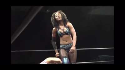 Queen Aminata loves making people sniff her ass!