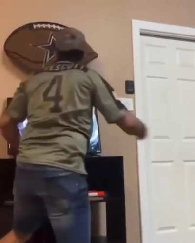 Just tryin to to watch the game :(