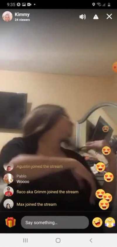Somebody Mama On Live Sucking Her Titties 🤤