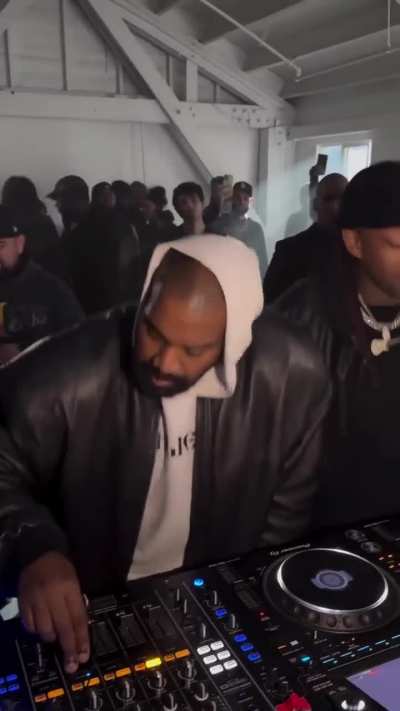 Ye 