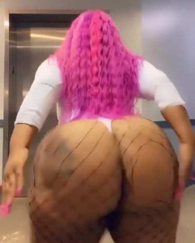 Heygh<wbr>ettob<wbr>arbie twerk 😍🍑🍑💗