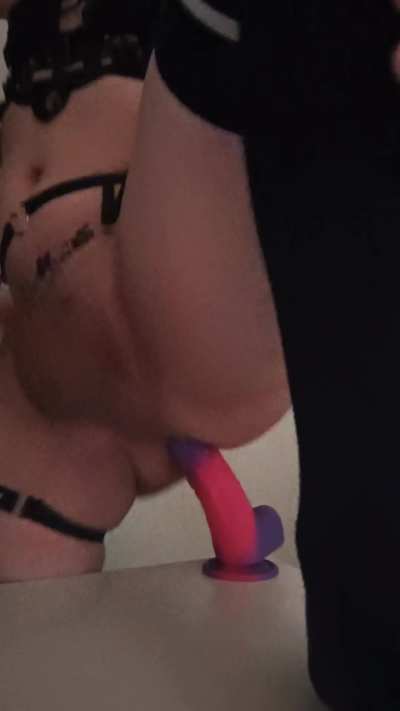Tu veux te faire chevaucher par une sissy? 😝