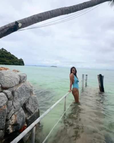 Nia Sharma 