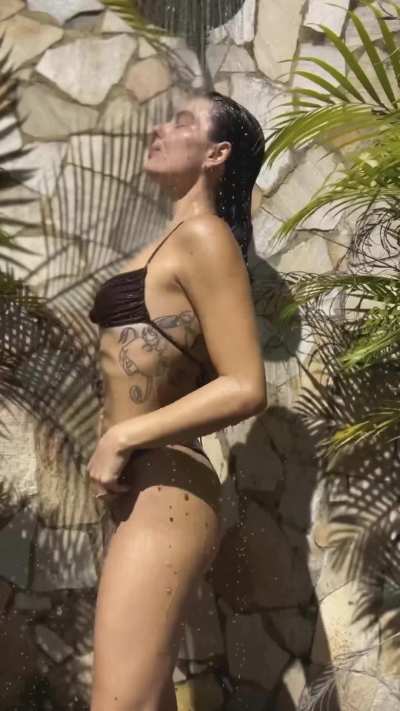 Isis Valverde