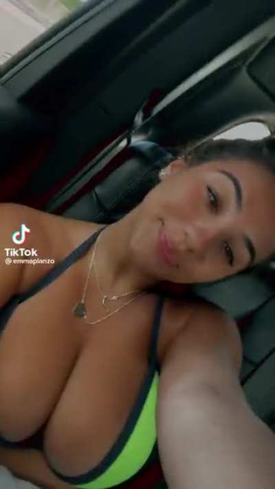 Big tittie thot