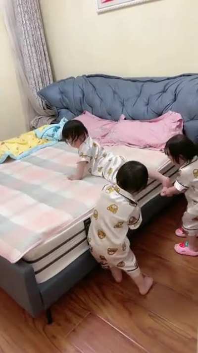 Triplets help each other go to bed 😍