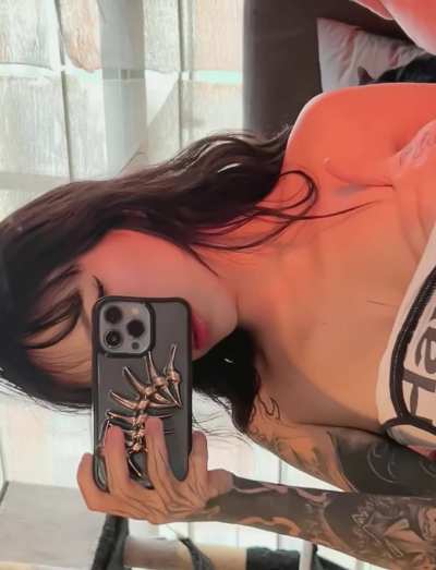 Deleting in 8 hours, but whoever upvts and says yes, I'll send you my nudes