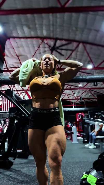 Day 10 of me flexing everyday until I reach 1Millions followers on all platforms, get my own Fornite skin and Marvel notices my socials. let flow #CARO<wbr>LYNEM<wbr>ARQUE<wbr>Z #MUSCLEGODDESS #SHREDDEDGAINS #musc<wbr>lesgo<wbr>ddess #1zillion