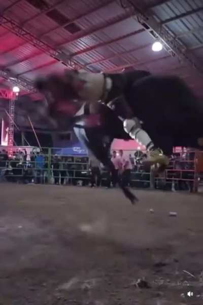Guy gets KO’d by bull while still riding