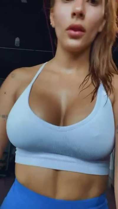 Kenia Gonzalez (keniamusicr)