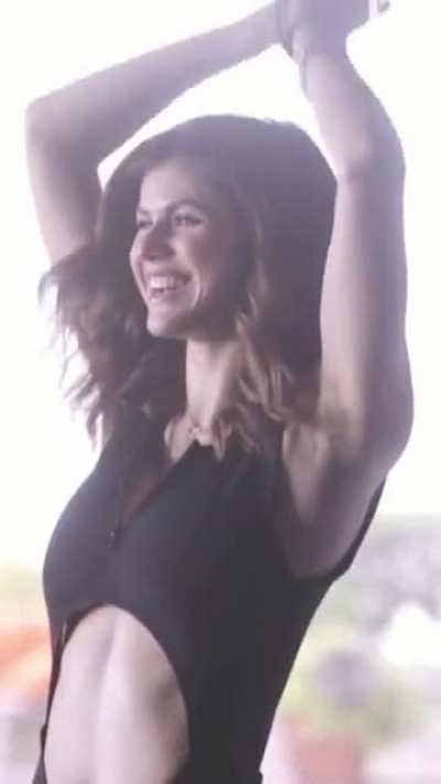 Alexandra Daddario Is Extremely Sexy
