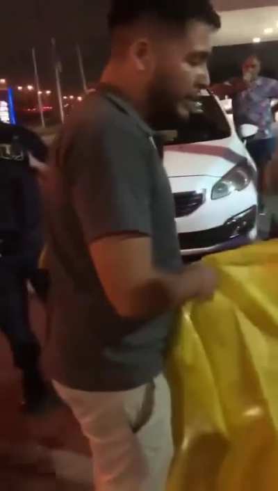 Vendía flores en la calle y le decomisaron la mercadería por competencia desleal