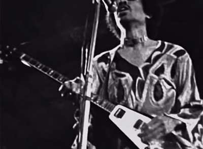 New Crowd angle of Jimi performing at the 1970 Isle of Wight Festival (footage filmed by Frans Verpoorten, audio sync done by Garlic Wasp)