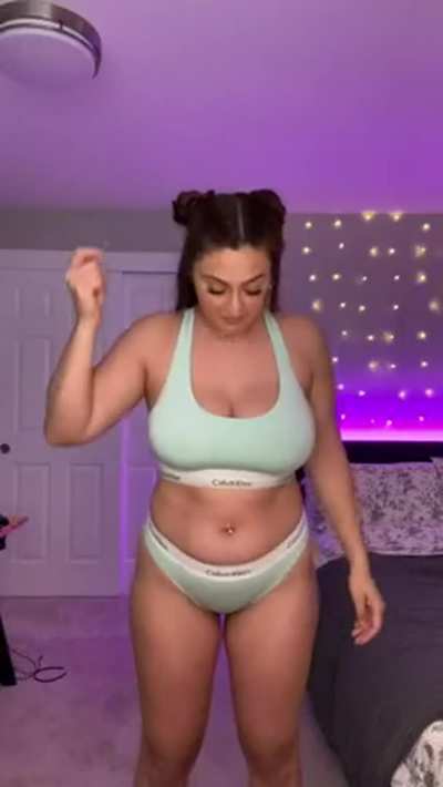 magic making her clothes disappear, how'd she do? 🥰
