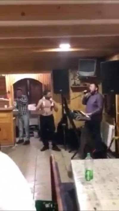 Я сказал выруби нахуй музыку!