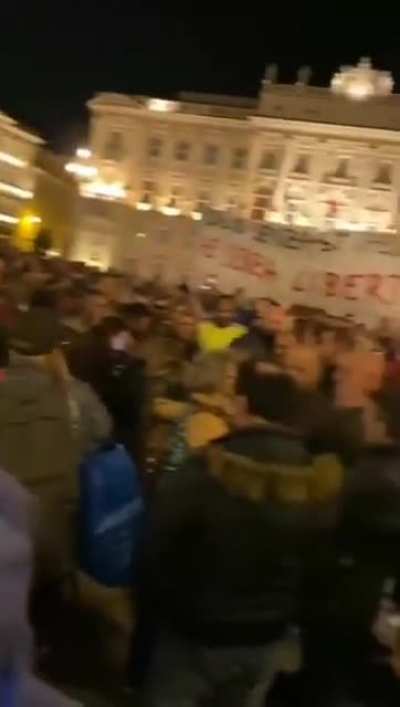 'Live' webcam in Trieste, Italy showed an empty square when in fact it was full of protesters