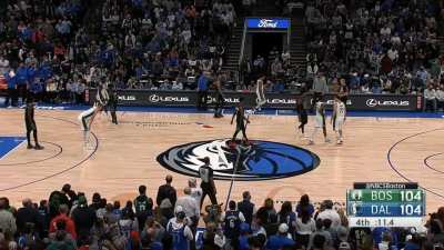 [Highlight] Marcus Smart's foul gives the Mavs the shot clock reset