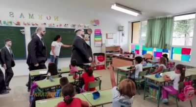 Yo y mis compás llendo a pérdidas sillas para 3b